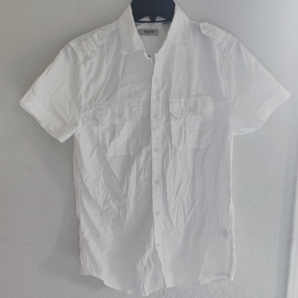 Men Shortsleeve White Button-Up Shirt